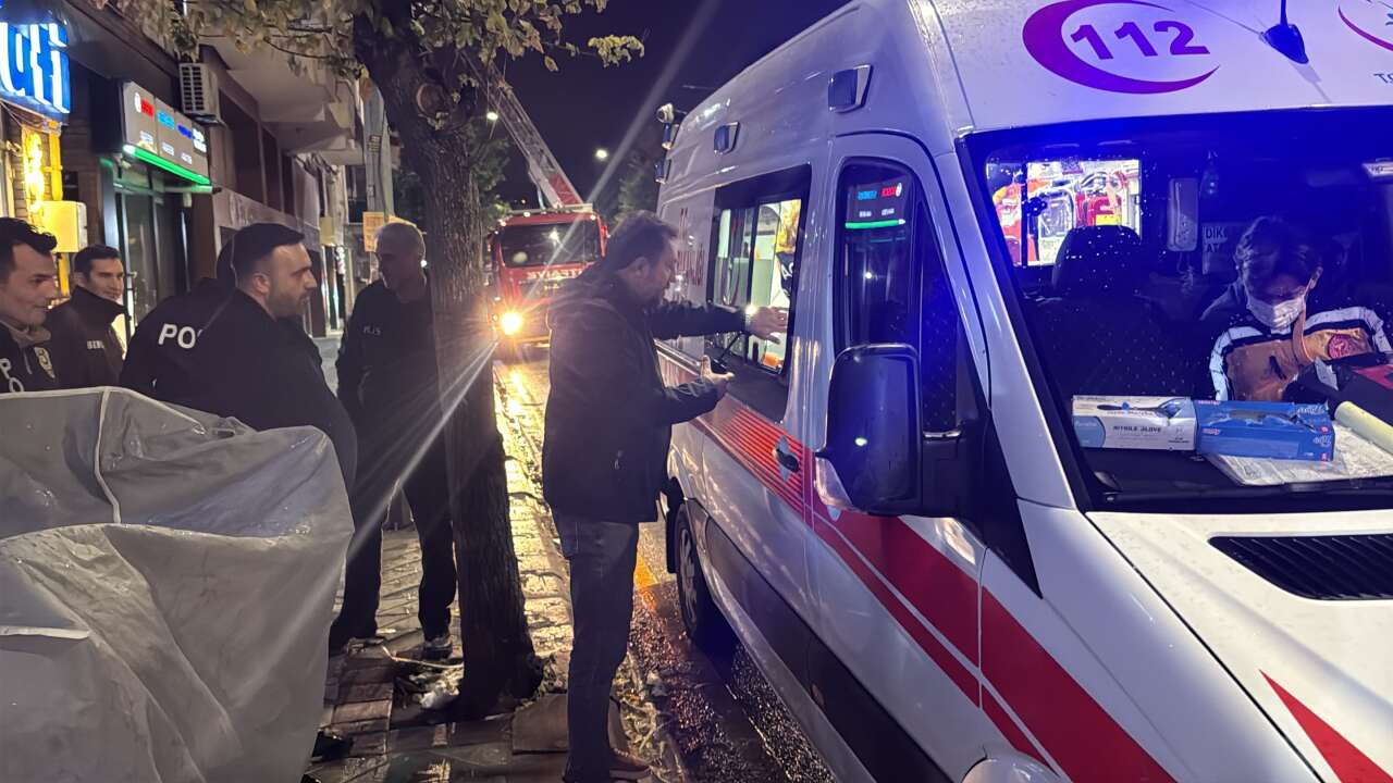Makarna yaparken yangın çıktı! Kurtaran polislere sorduğu soru şaşırttı 1